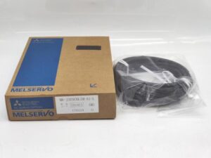 MR-J3ENCBL5M 三菱電機 箱よごれあり 未使用 -A1-L MR-