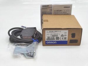 E3JK-DR11-C オムロン 未使用 箱汚れあり E3シリーズ 光電セ