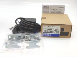 E3JK-TR12-C オムロン 未使用 箱汚れあり E3シリーズ 光電セ