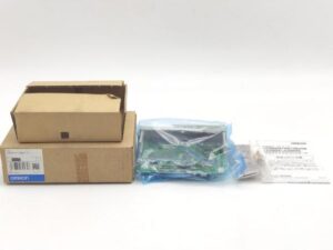 C200HW-COM04-V1 オムロン 箱かなり汚れあり 未使用 C200HW-