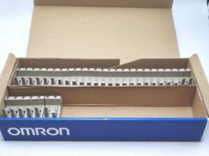 P2RF-05-E オムロン 32個入り 中古か未使用か不明