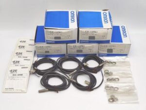 E2E-X1R5F2 オムロン ※箱と中身が違います 中古 12to24
