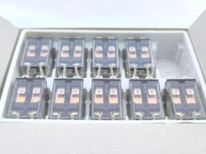 LY2N オムロン 9個入り 中古か未使用か不明 100/1