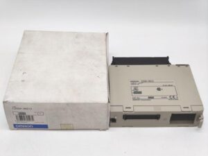 C200H-IM212 オムロン 箱・本体汚れあり 中古か未使用か不明 C