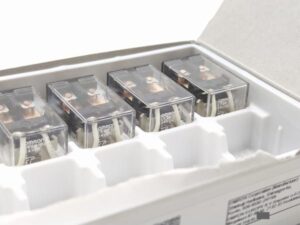 LY2N-D2 オムロン 中古か未使用か不明 4点セット 24VD
