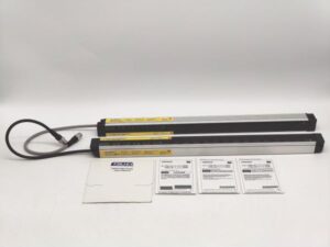 F3SJ-B0465N25 オムロン 箱なし 未使用 F3SJ-B0465N