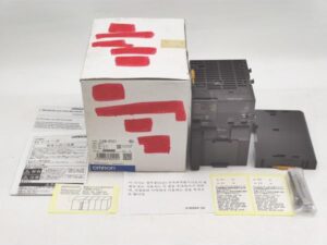 CJ2M-CPU31 オムロン 箱開封済みマジック書込いたみあり 未使用