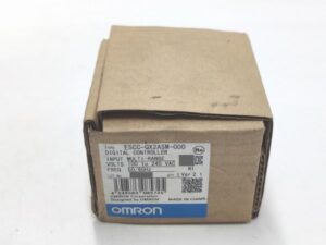 E5CC-QX2ASM-000 オムロン 箱よごれあり 未使用 E5シリーズ 温度