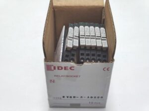 RV8H-S-AD220 IDEC 7個入り 中古か未使用か不明 RV8H-